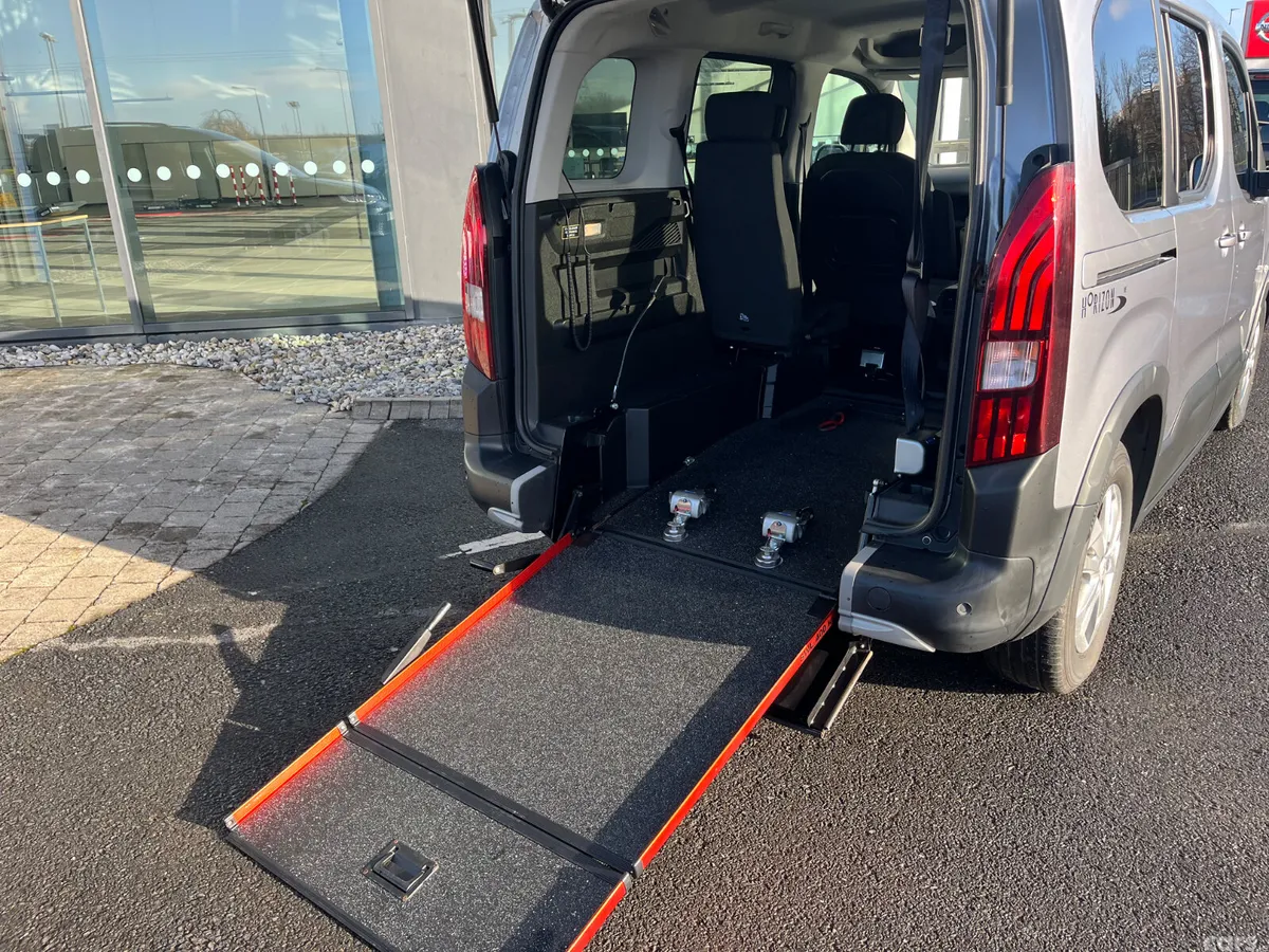 Peugeot Rifter MPV, Diesel, 2021, Silver