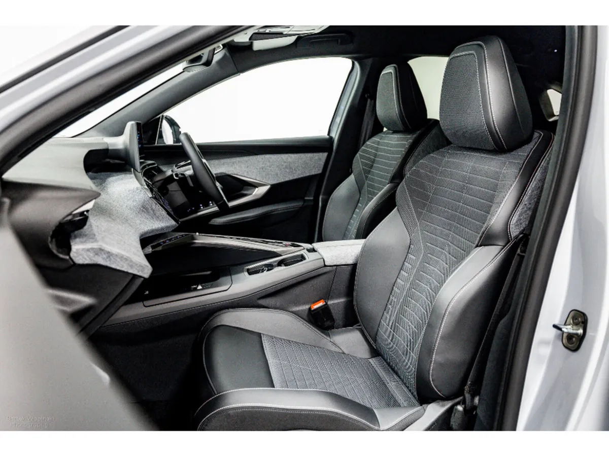Peugeot 3008 SUV, Petrol Hybrid, 2026, White