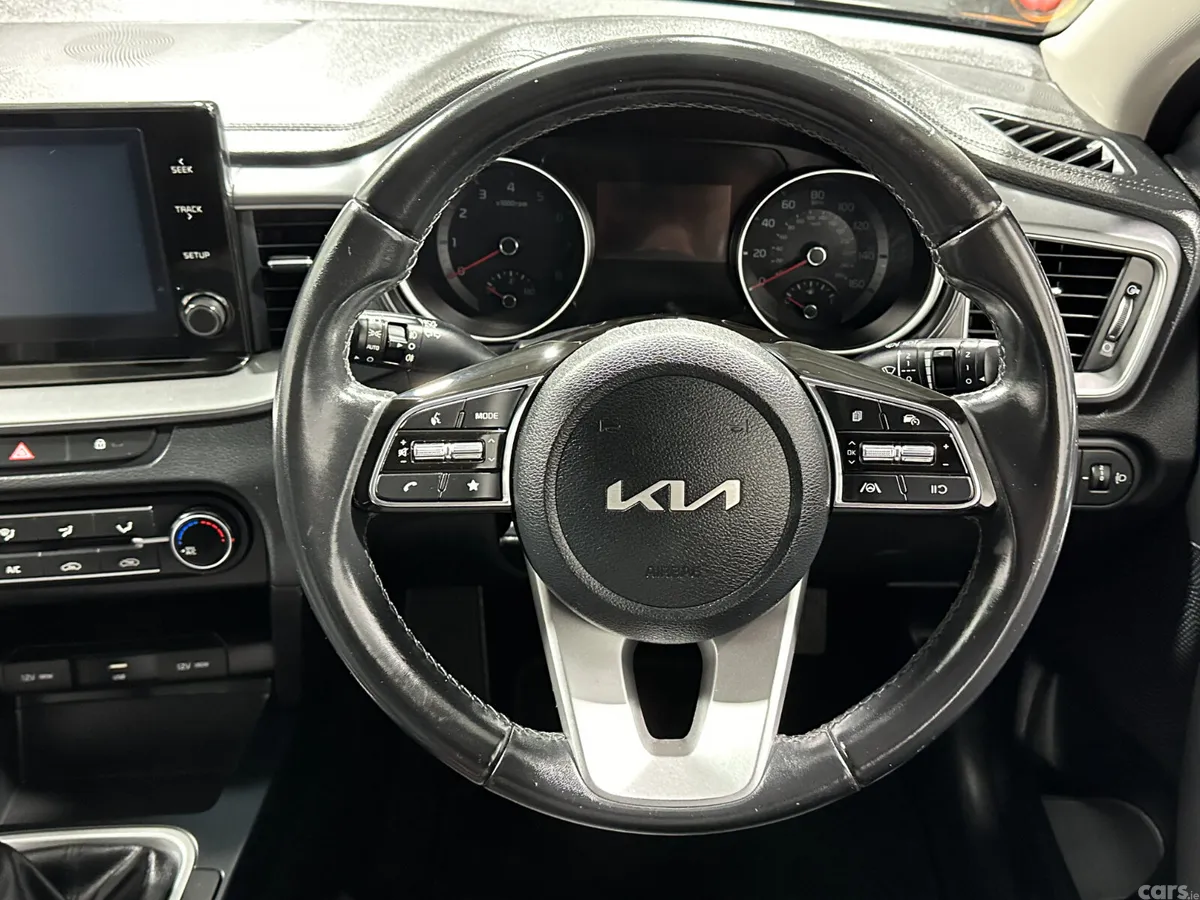 Kia Ceed Hatchback, Petrol, 2022, Black