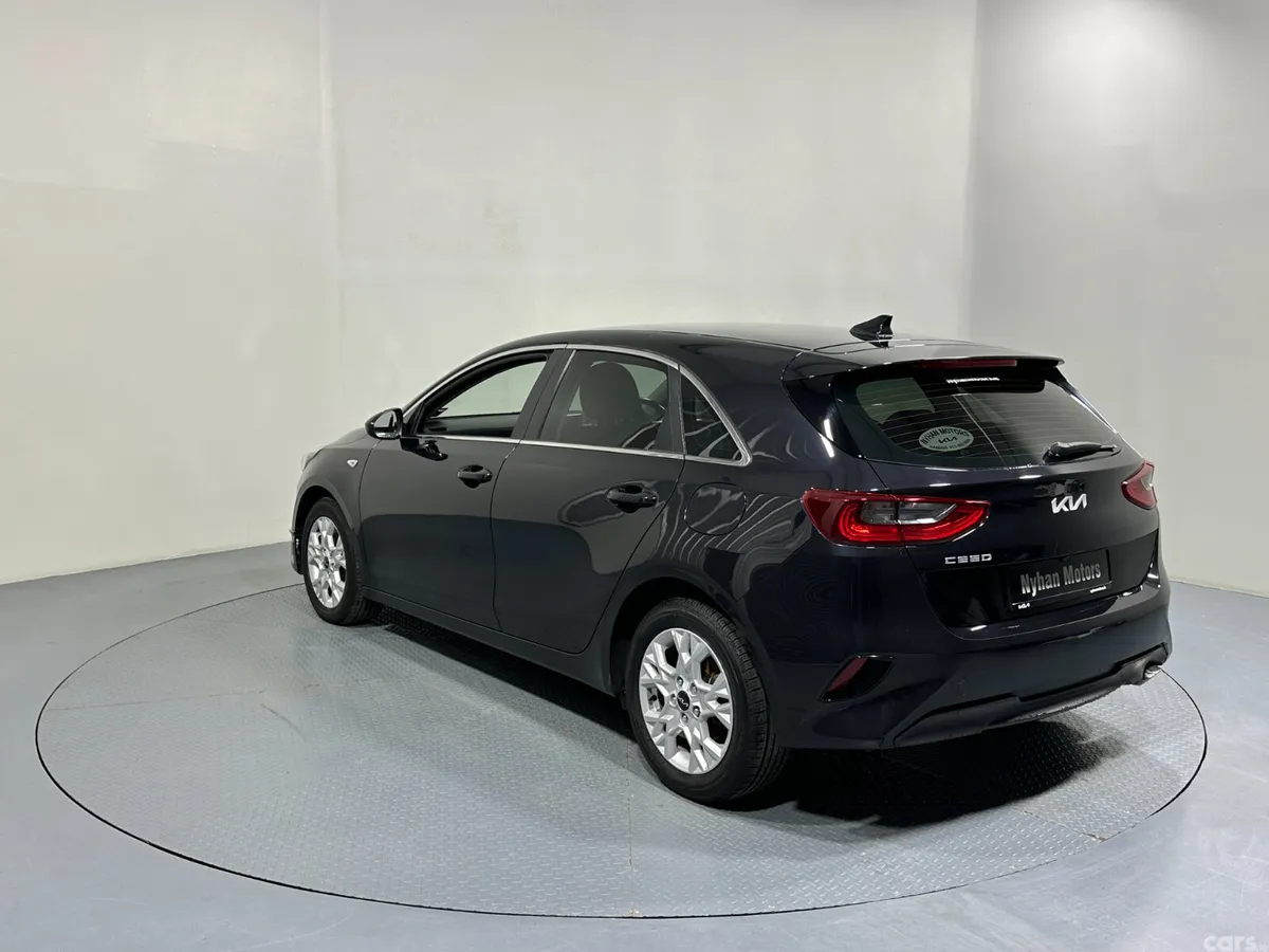 Kia Ceed Hatchback, Petrol, 2022, Black