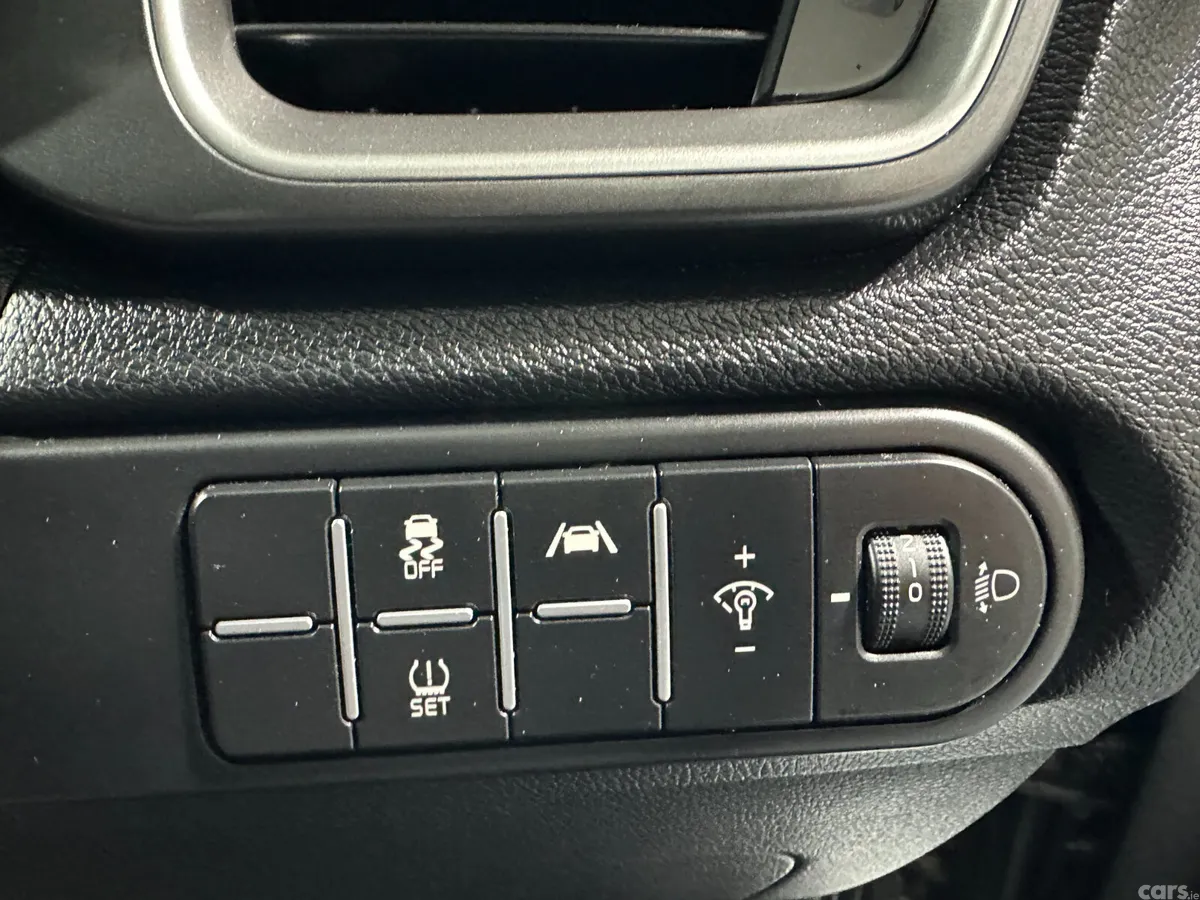 Kia Ceed Hatchback, Petrol, 2022, Black