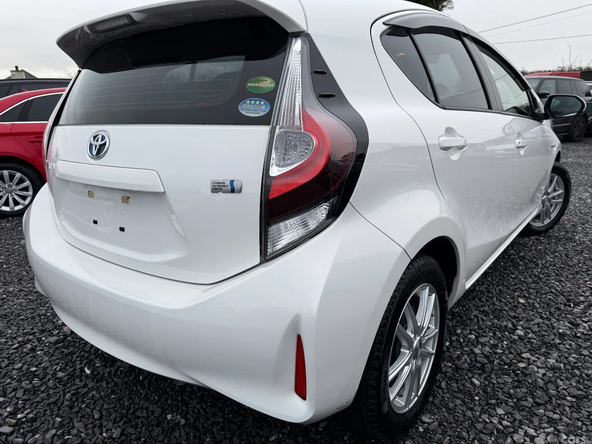 Toyota Aqua Hatchback, Petrol Hybrid, 2020, White