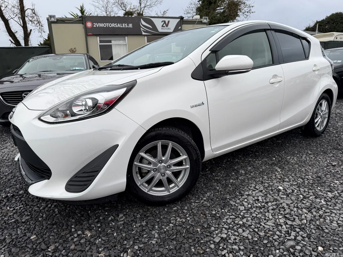 Toyota Aqua Hatchback, Petrol Hybrid, 2020, White