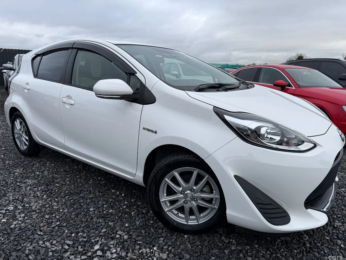 Toyota Aqua Hatchback, Petrol Hybrid, 2020, White