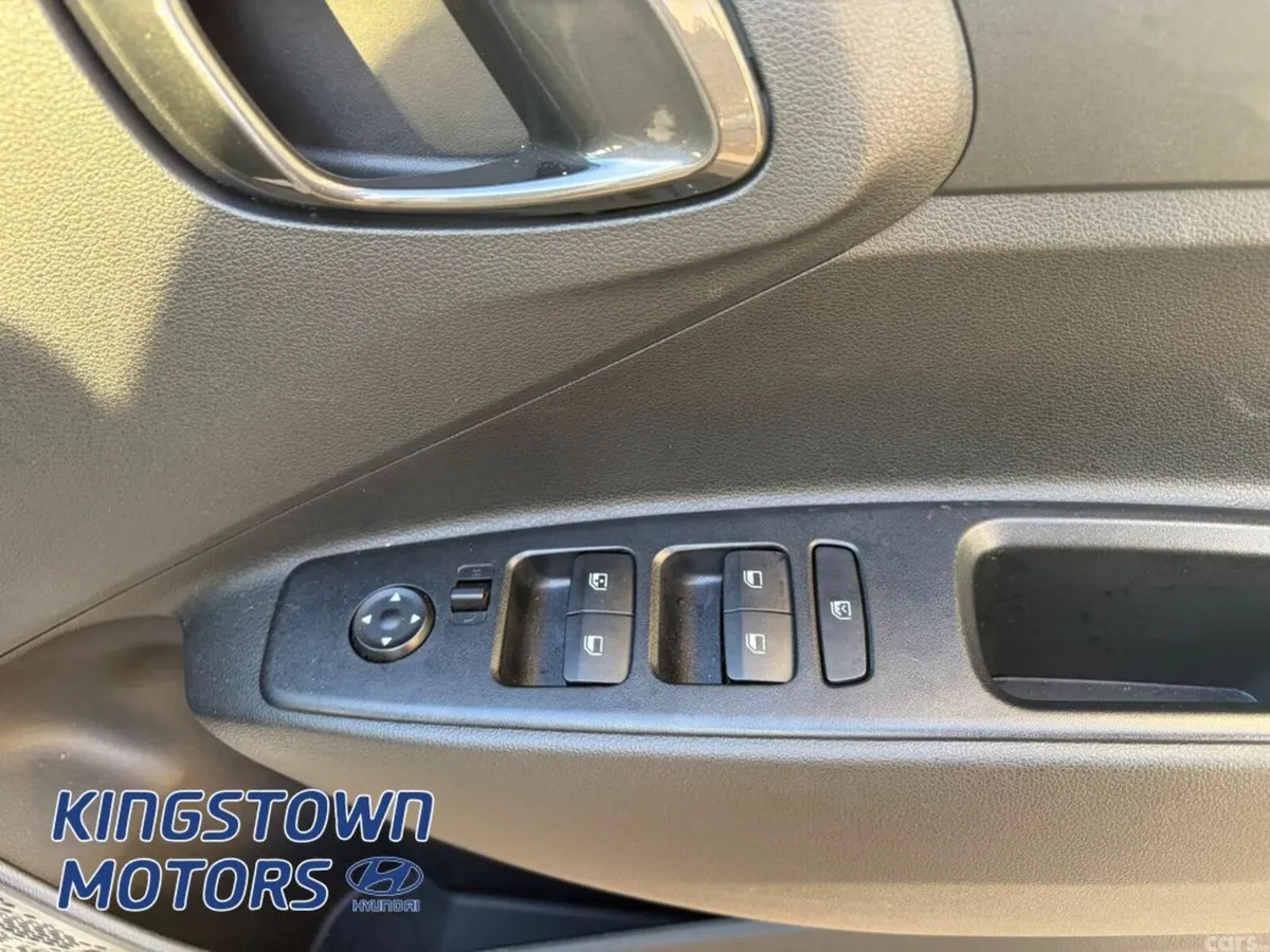 Hyundai i10 Hatchback, Petrol, 2025, White