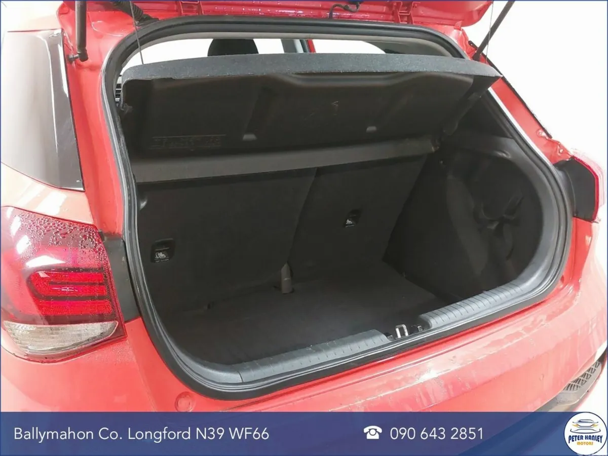 Hyundai i20 Hatchback, Petrol, 2019, Red