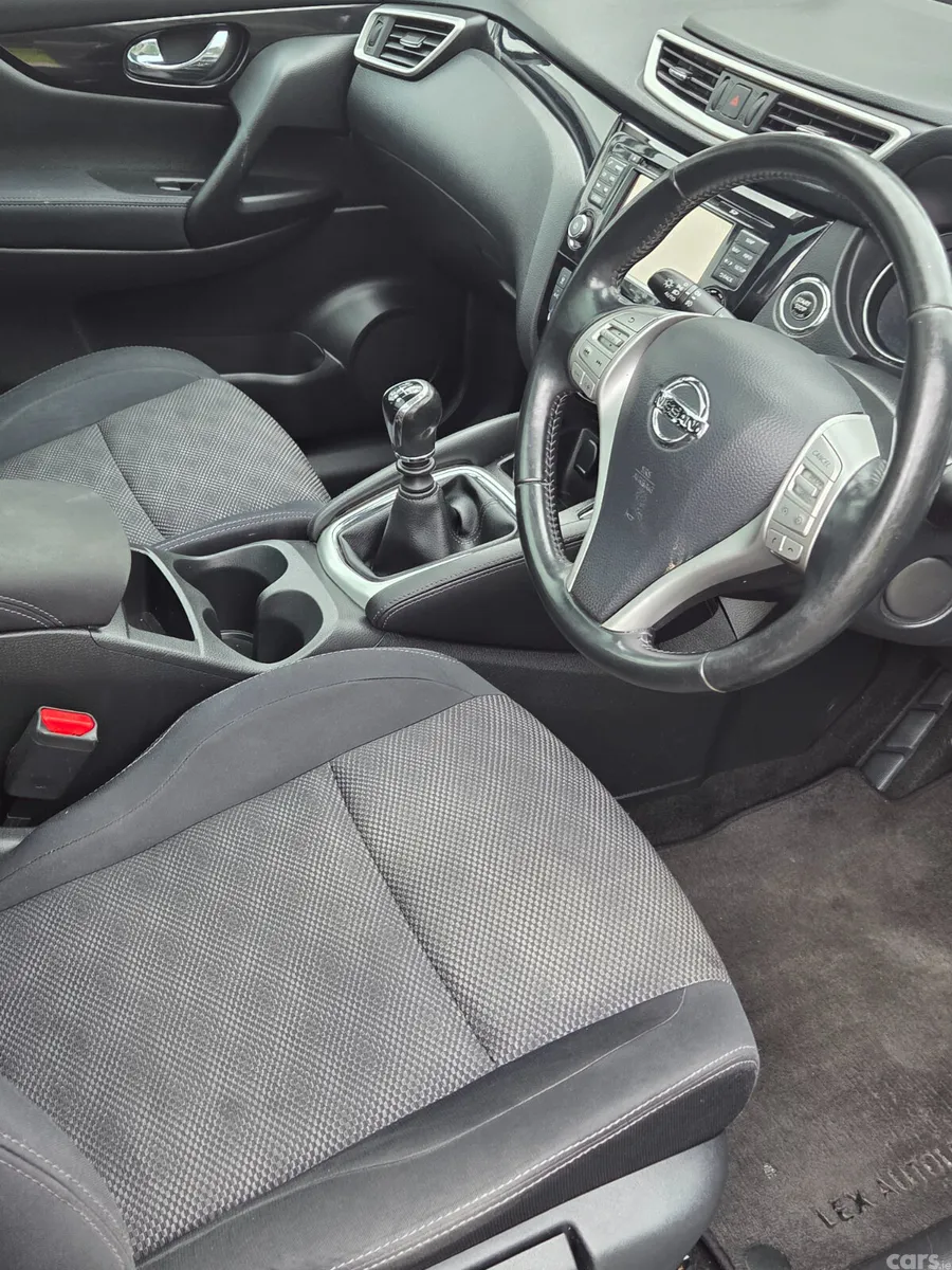 Nissan Qashqai Hatchback, Diesel, 2015, Grey