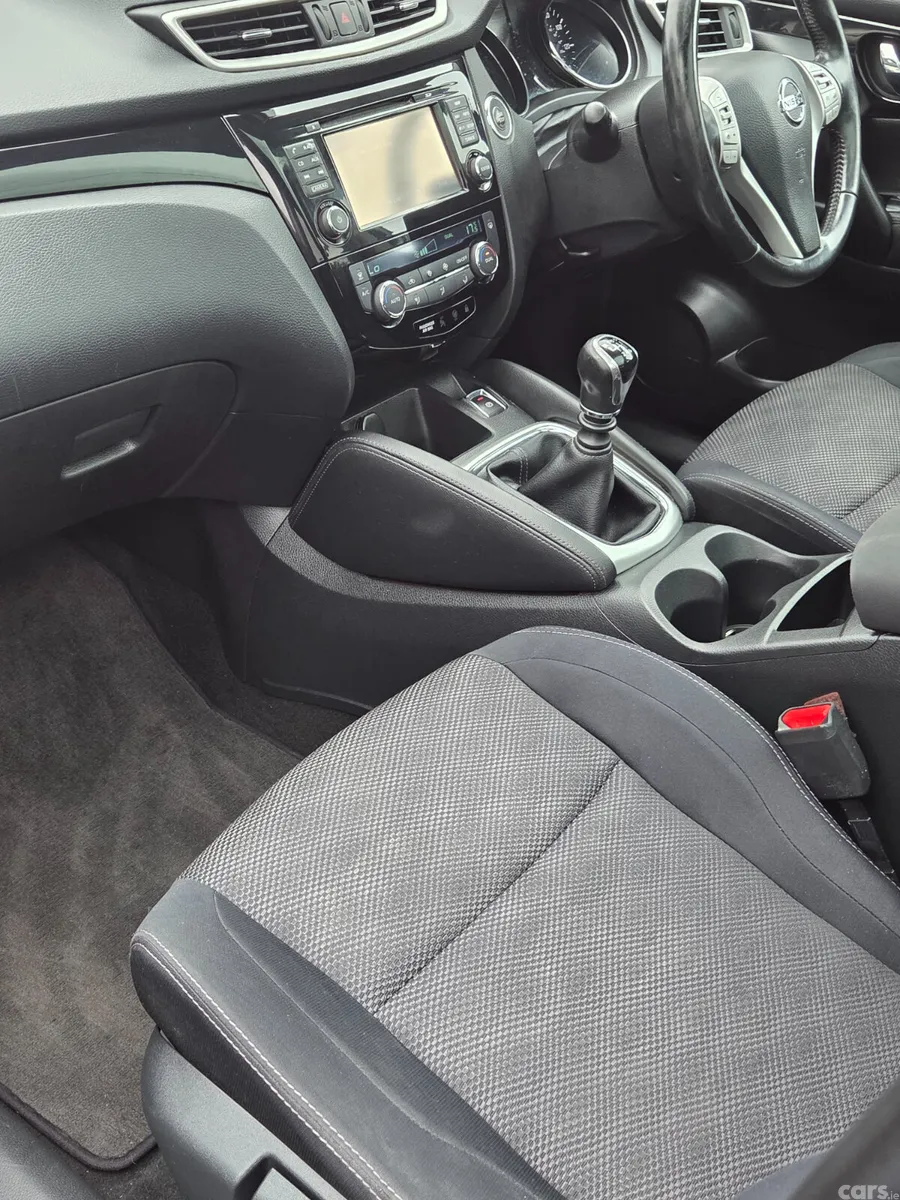 Nissan Qashqai Hatchback, Diesel, 2015, Grey