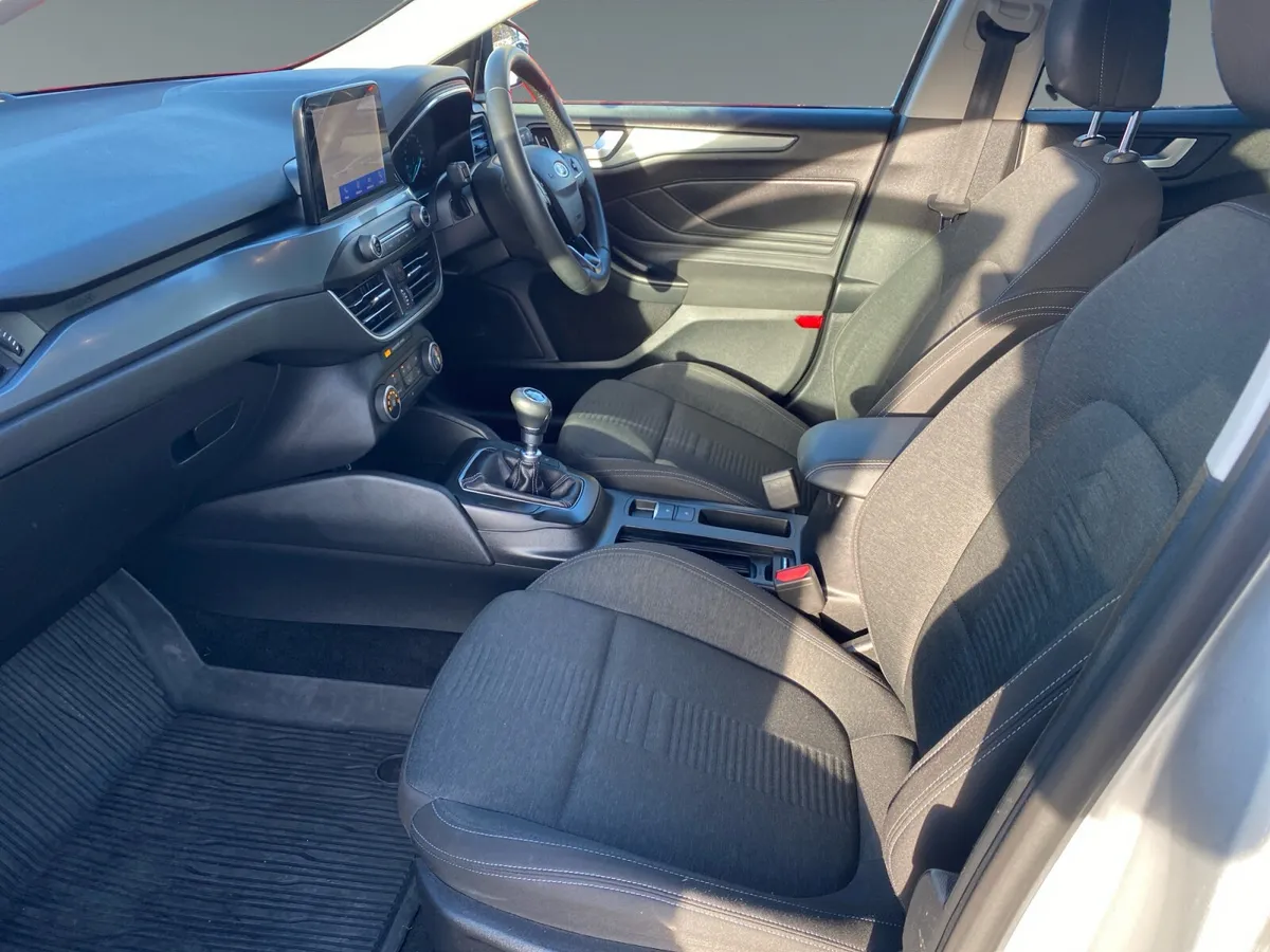 Ford Focus Hatchback, Petrol, 2021, Grey