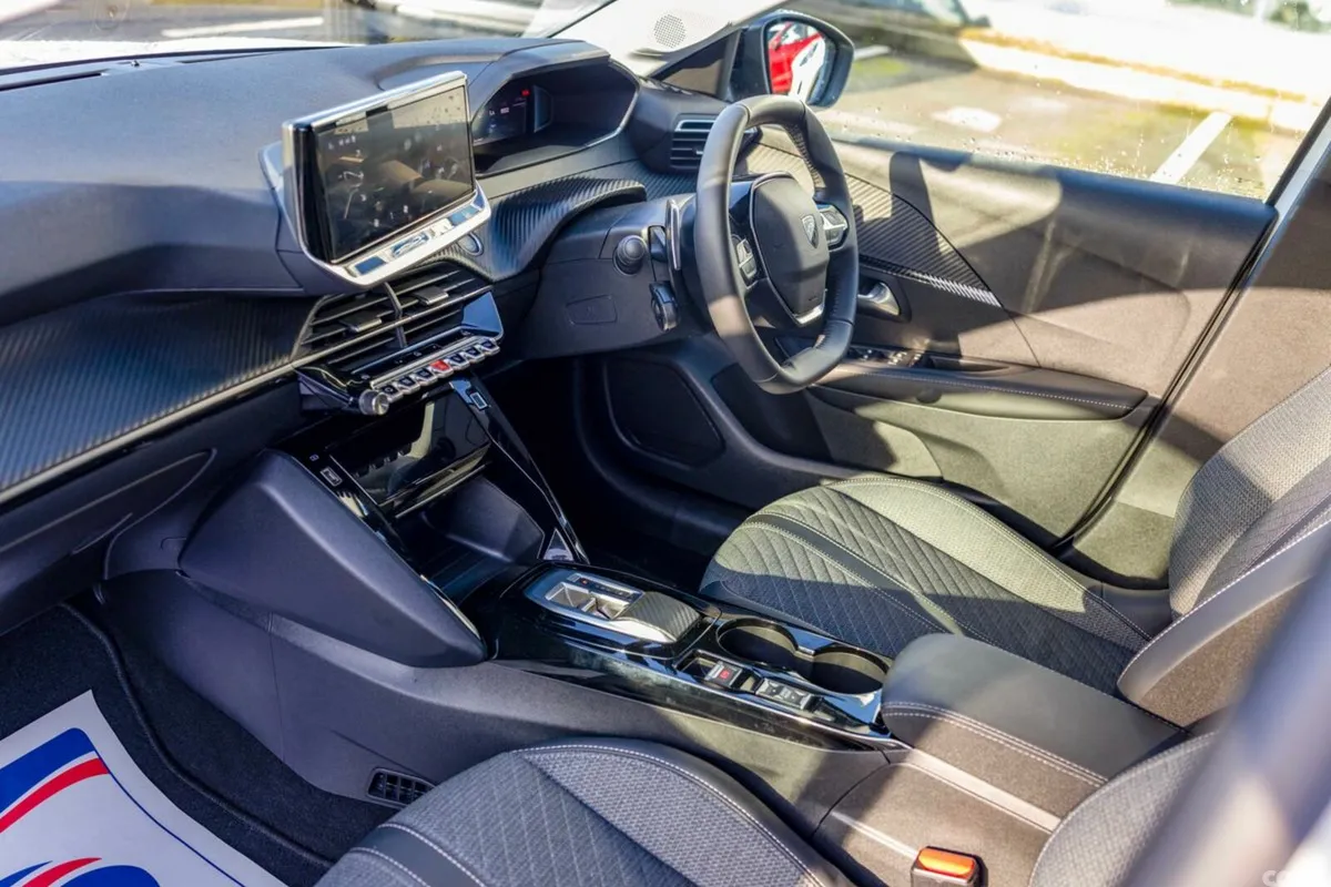 Peugeot 208 Hatchback, Petrol, 2025, White