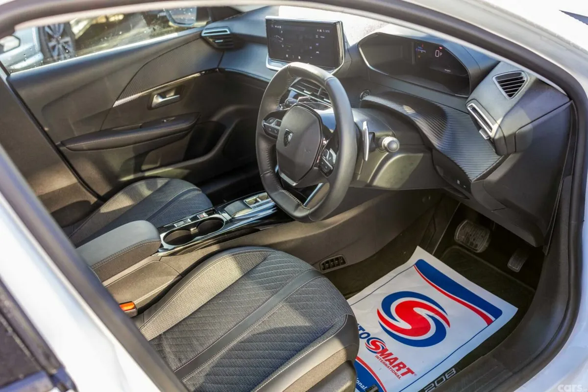 Peugeot 208 Hatchback, Petrol, 2025, White