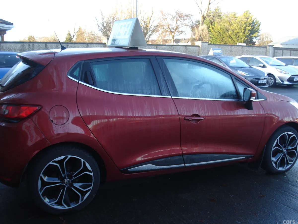 Renault Clio Hatchback, Diesel, 2019, Red