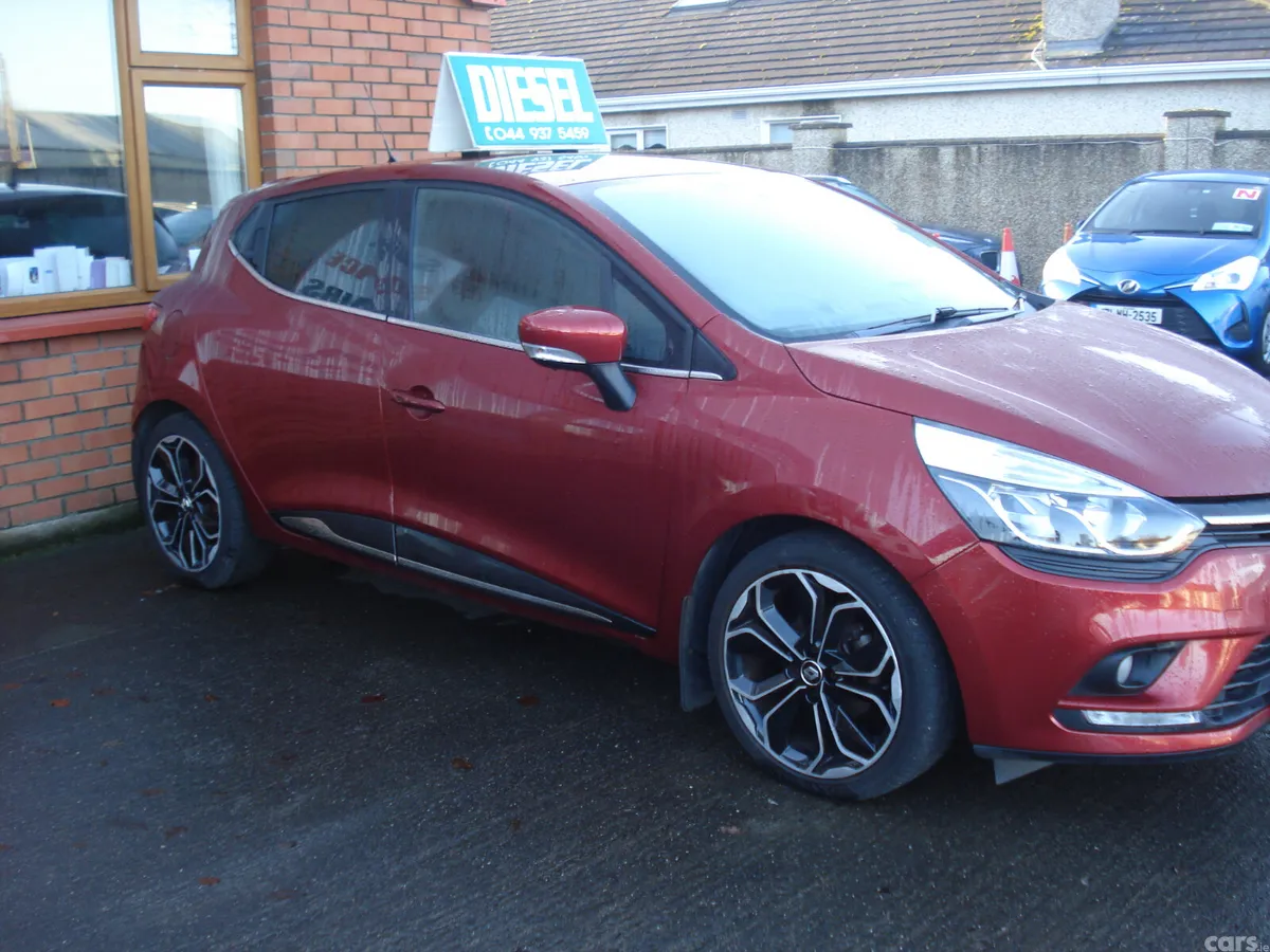 Renault Clio Hatchback, Diesel, 2019, Red