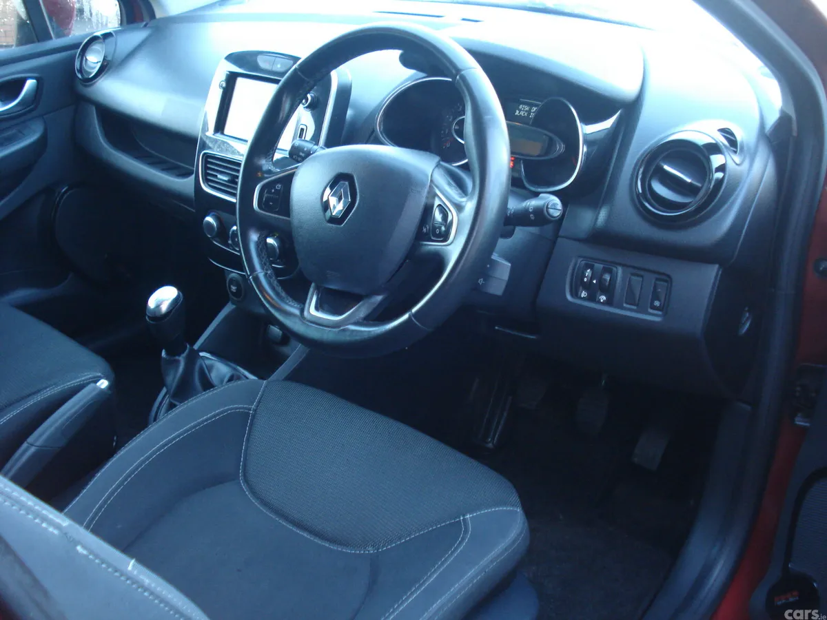 Renault Clio Hatchback, Diesel, 2019, Red