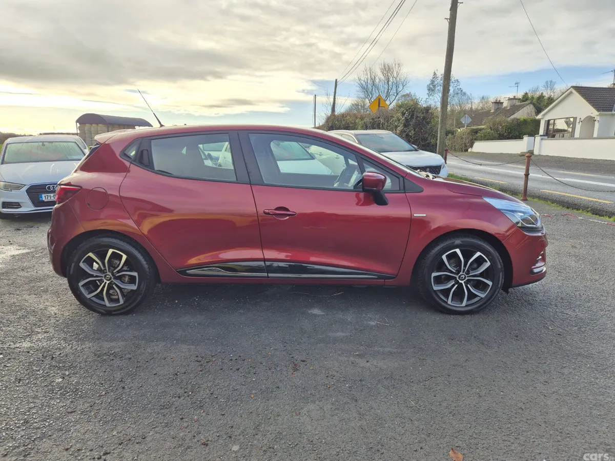 Renault Clio Hatchback, Petrol, 2019, Red