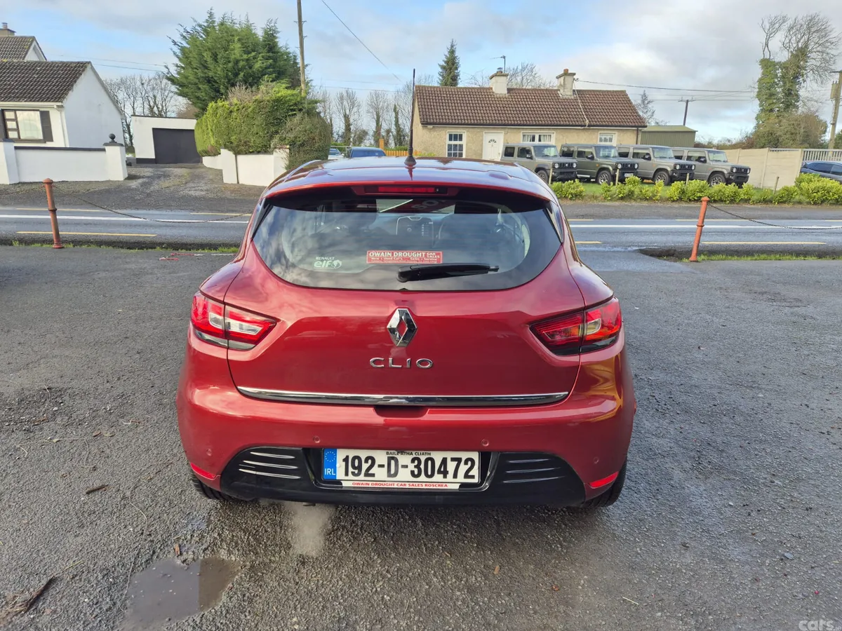 Renault Clio Hatchback, Petrol, 2019, Red