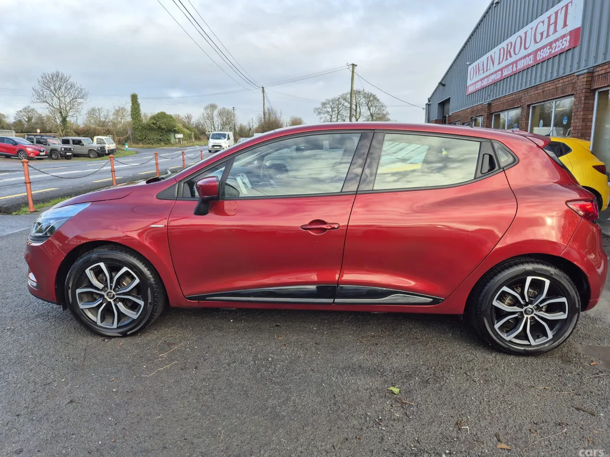 Renault Clio Hatchback, Petrol, 2019, Red