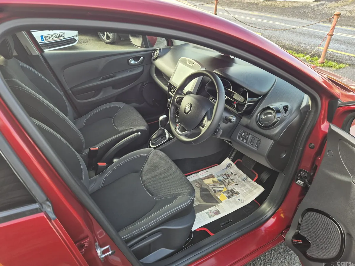 Renault Clio Hatchback, Petrol, 2019, Red