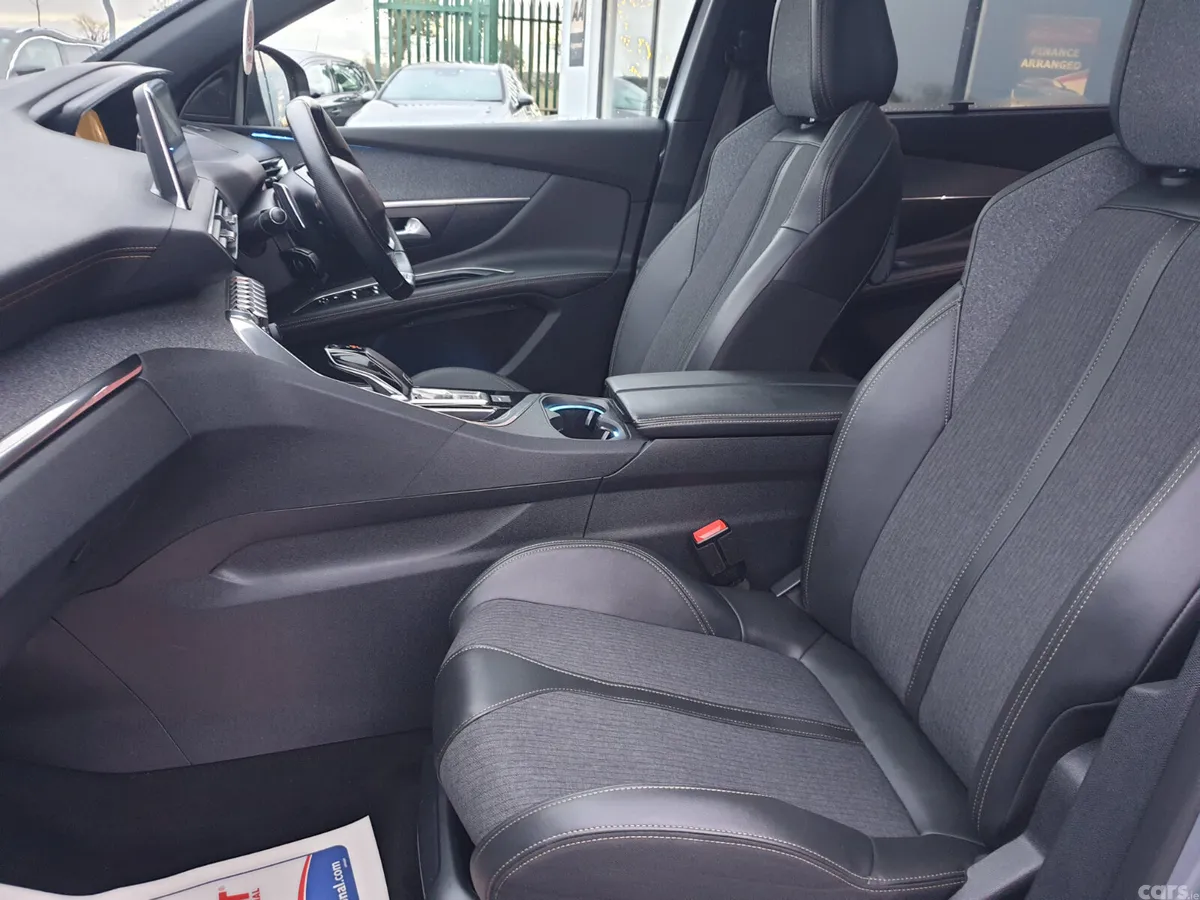 Peugeot 5008 MPV, Diesel, 2020, Grey