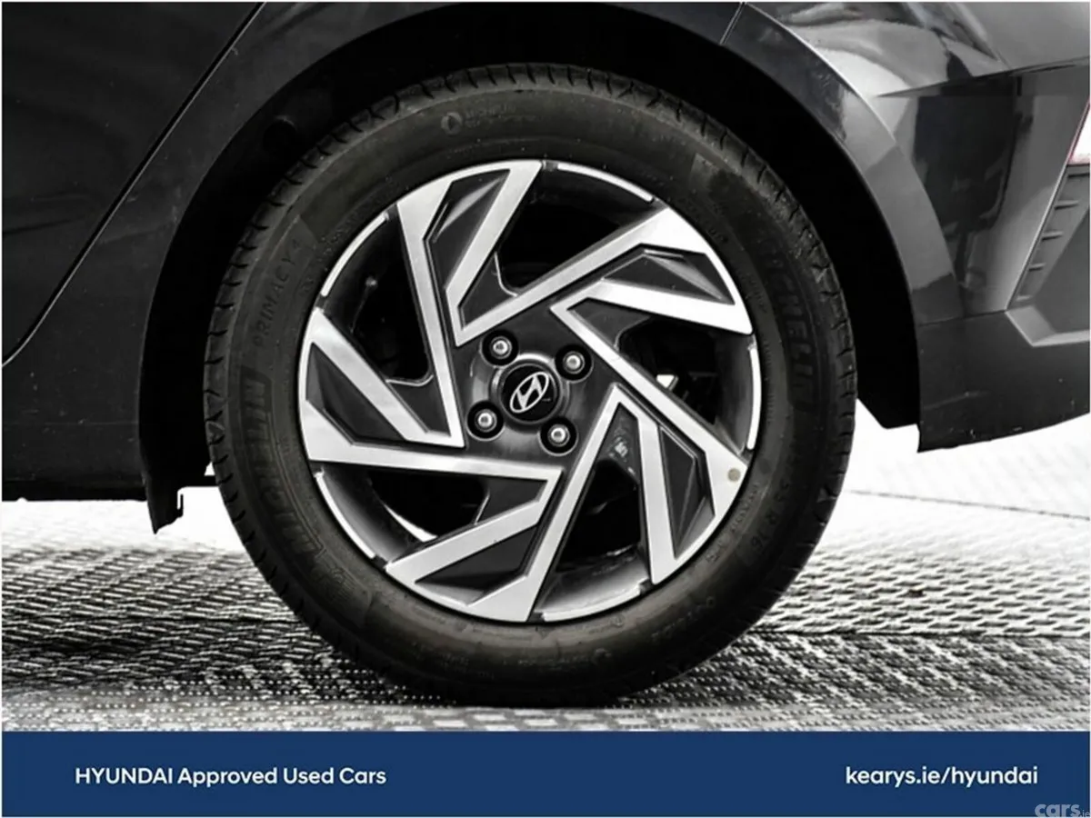 Hyundai i20 Hatchback, Petrol, 2027, Grey