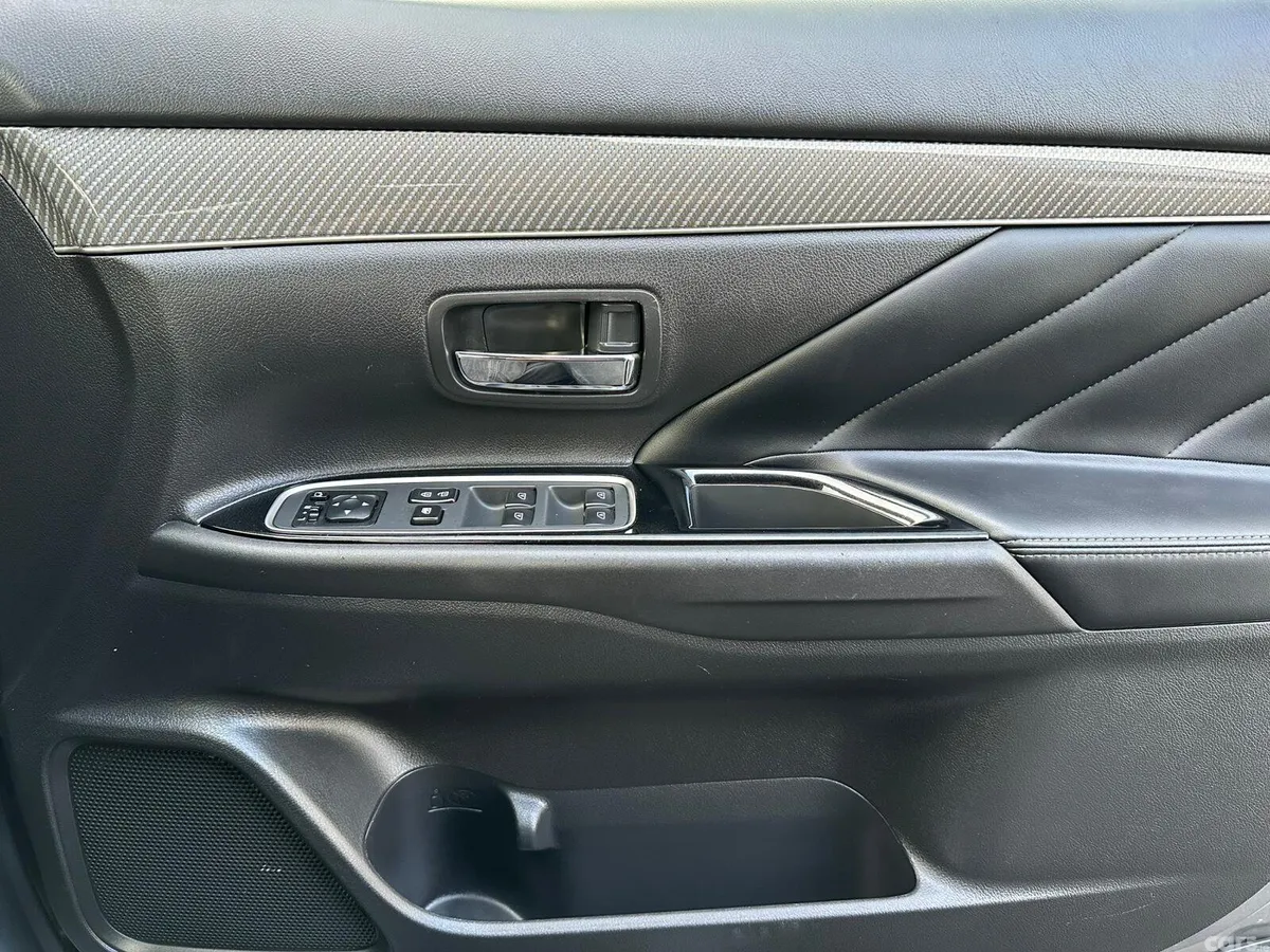 Mitsubishi Outlander SUV, Petrol Plug-in Hybrid, 2020, Grey