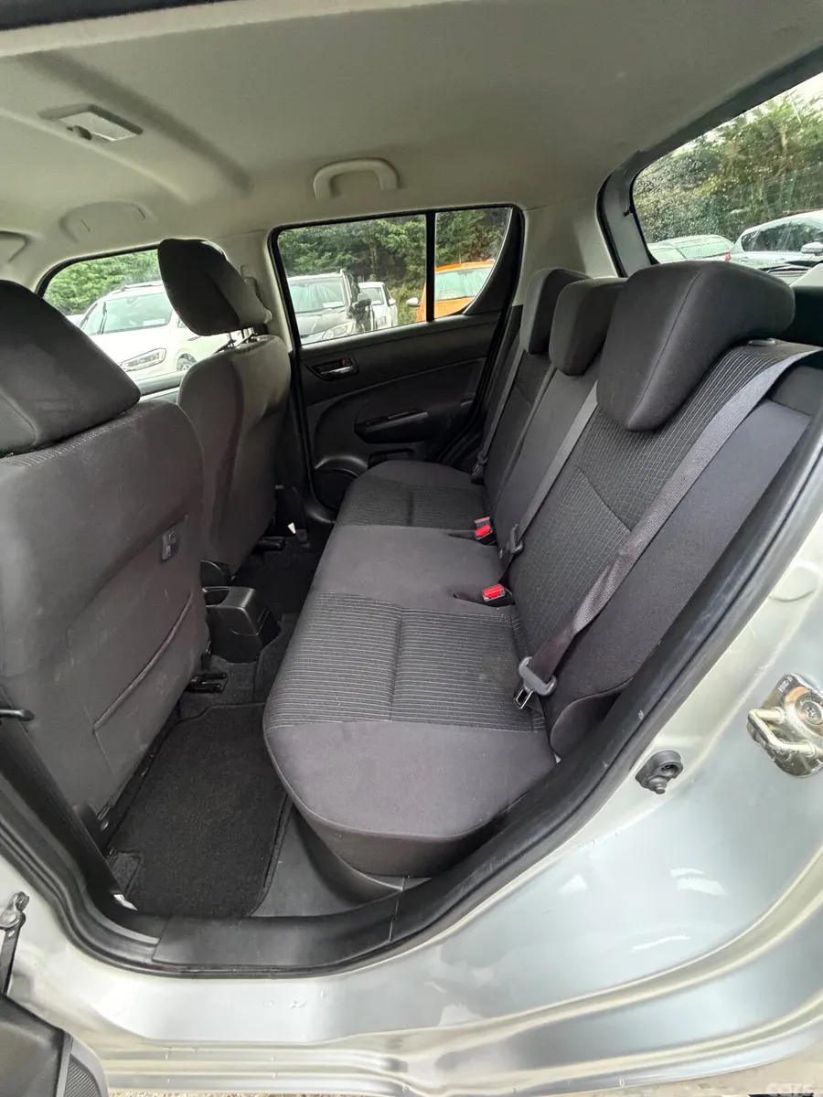 Suzuki Swift Hatchback, Petrol, 2016, Silver