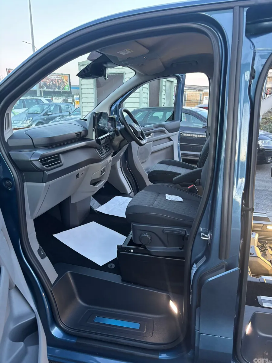 Ford Tourneo Custom MPV, Diesel, 2026, Blue