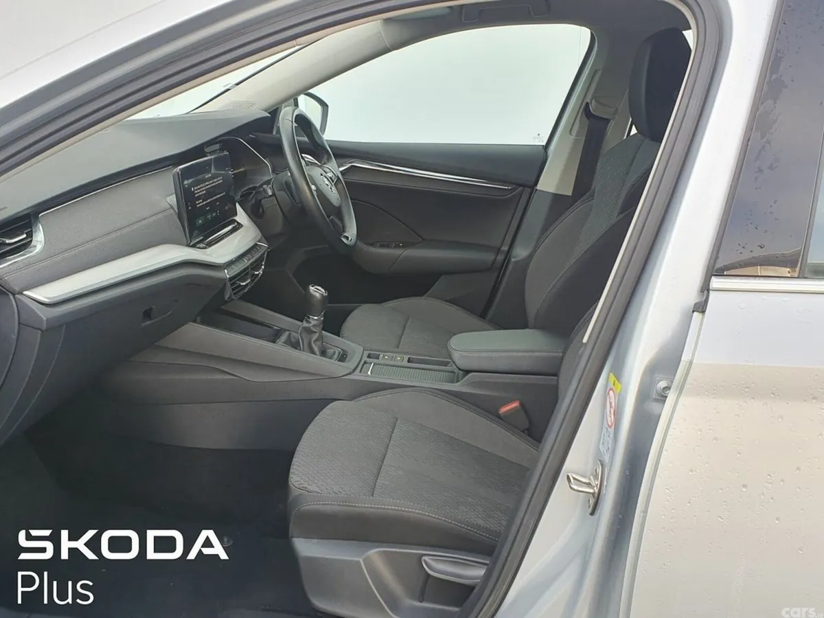 Skoda Octavia Saloon, Diesel, 2022, Grey