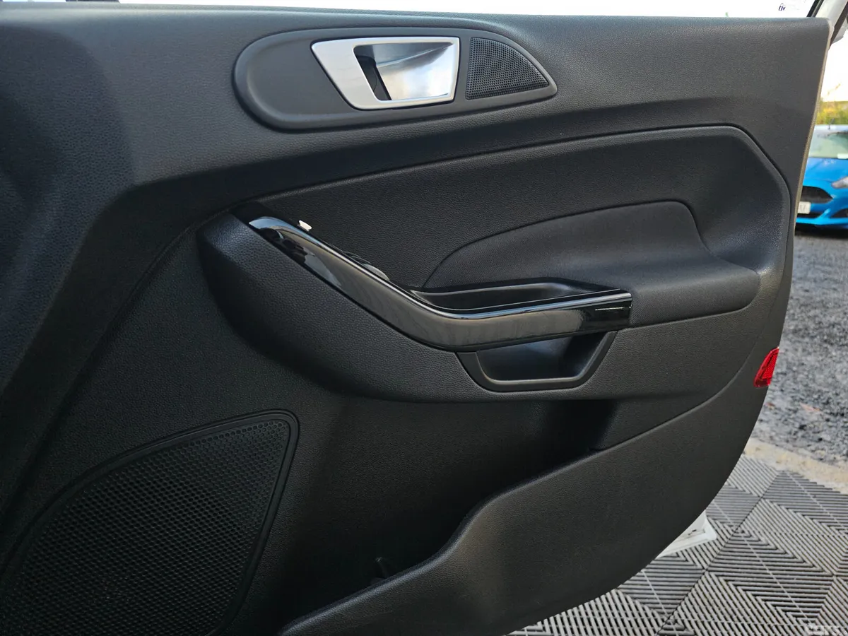 Ford Fiesta Hatchback, Petrol, 2014, White