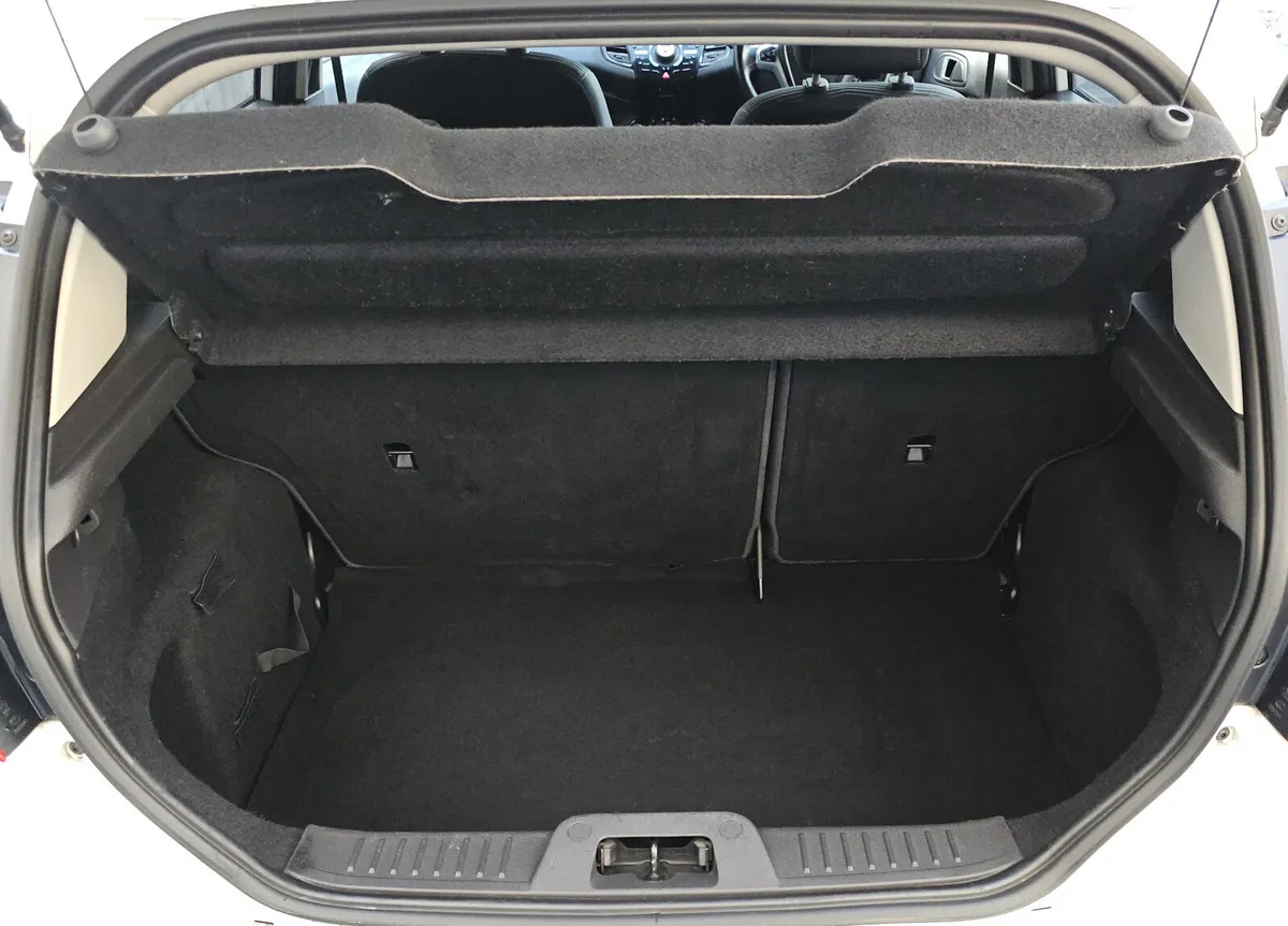 Ford Fiesta Hatchback, Petrol, 2014, White
