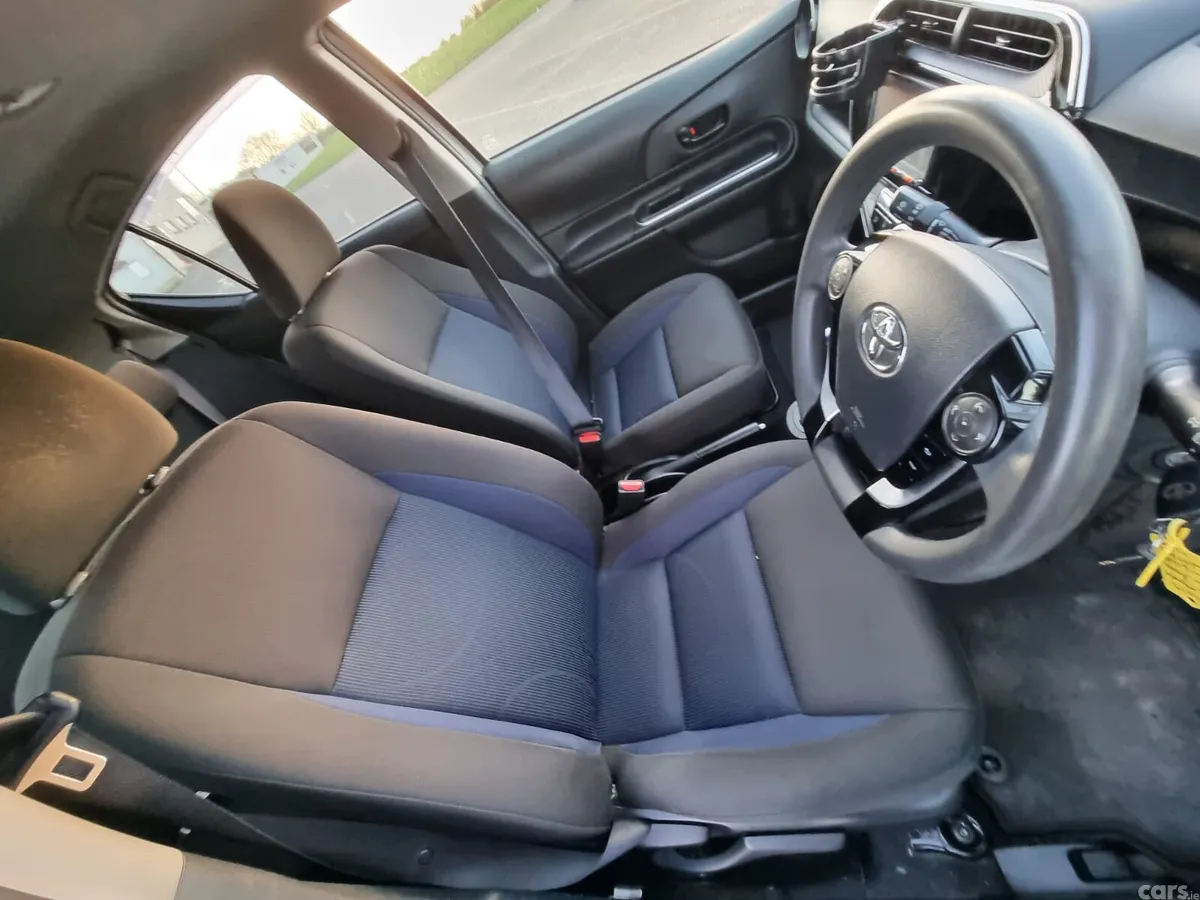 Toyota Aqua Hatchback, Petrol Hybrid, 2019, Silver