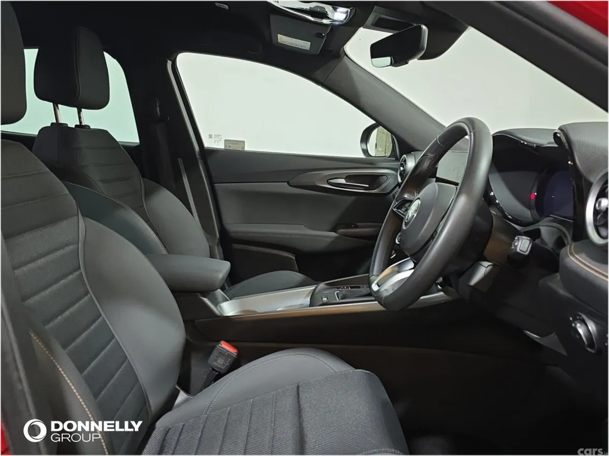 Alfa Romeo Tonale Hatchback, Petrol Hybrid, 2023, Red