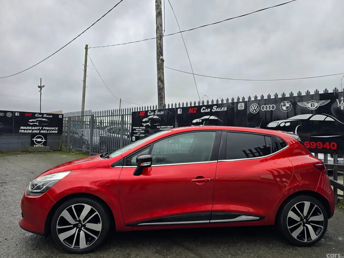 Renault Clio Hatchback, Petrol, 2016, Red