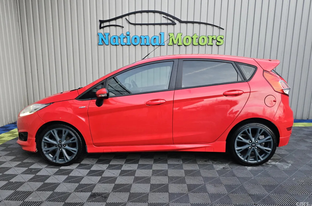 Ford Fiesta Hatchback, Petrol, 2017, Red