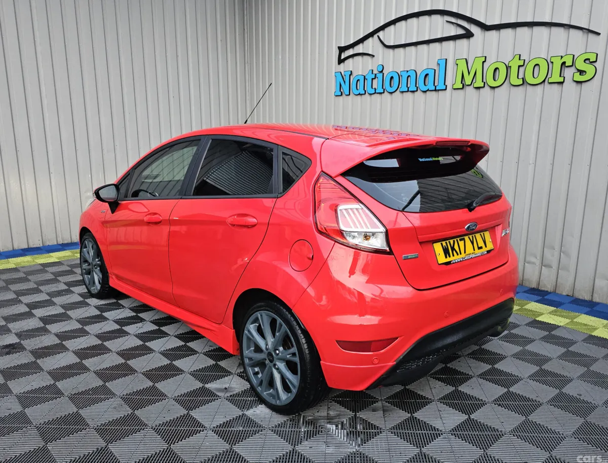 Ford Fiesta Hatchback, Petrol, 2017, Red