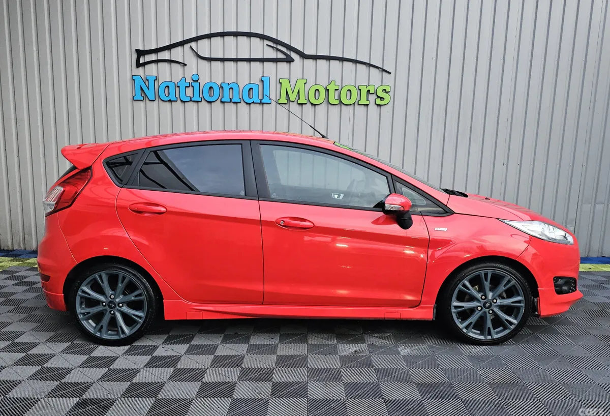 Ford Fiesta Hatchback, Petrol, 2017, Red