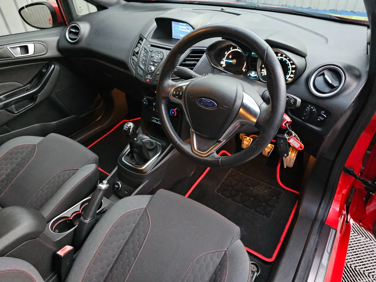 Ford Fiesta Hatchback, Petrol, 2017, Red