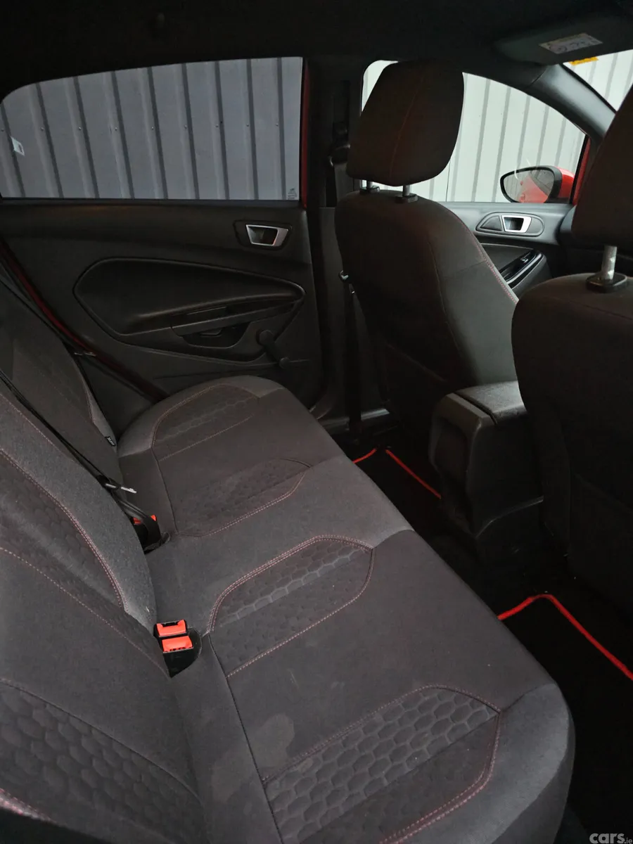 Ford Fiesta Hatchback, Petrol, 2017, Red