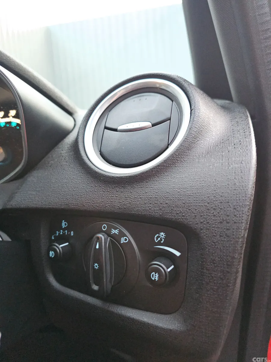 Ford Fiesta Hatchback, Petrol, 2017, Red