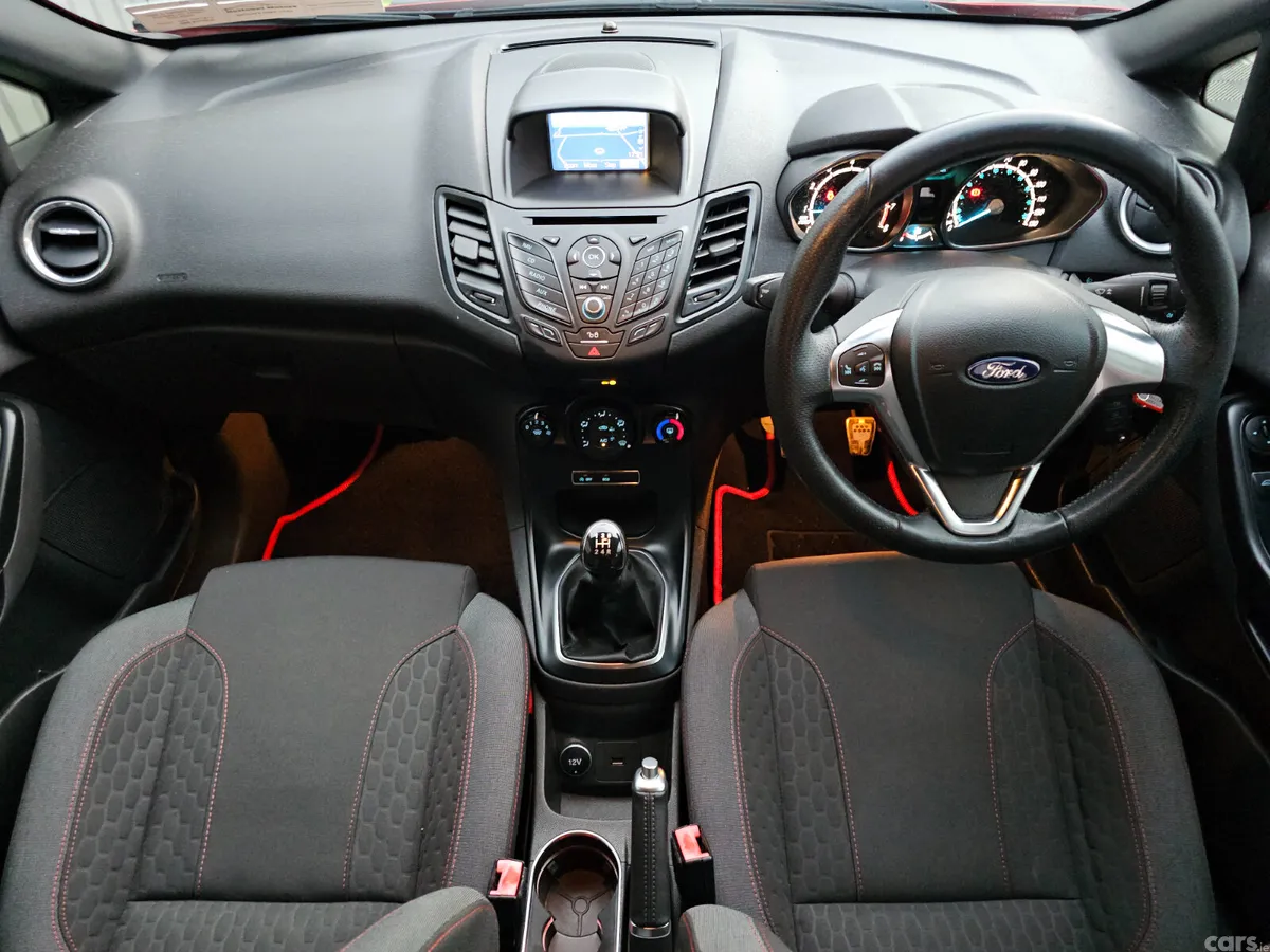 Ford Fiesta Hatchback, Petrol, 2017, Red