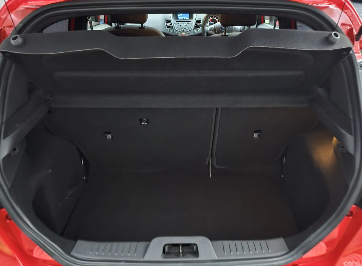 Ford Fiesta Hatchback, Petrol, 2017, Red