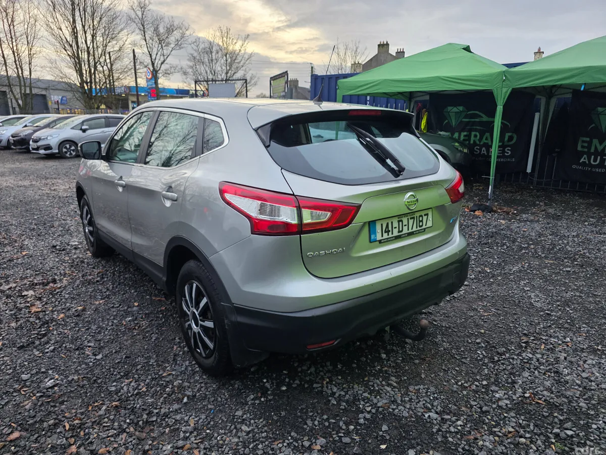 Nissan Qashqai Hatchback, Diesel, 2014, Silver