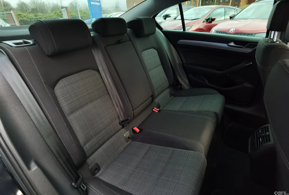 Volkswagen Passat Saloon, Diesel, 2022, Black