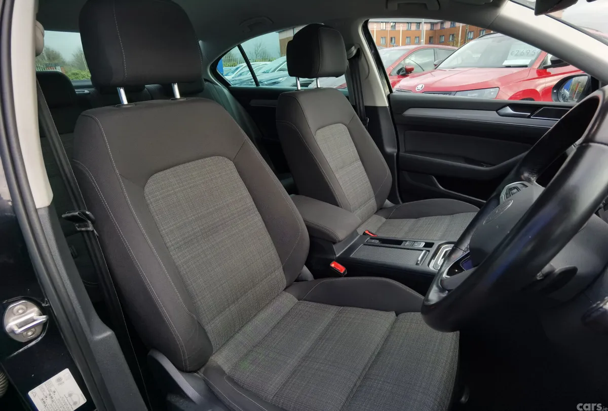 Volkswagen Passat Saloon, Diesel, 2022, Black