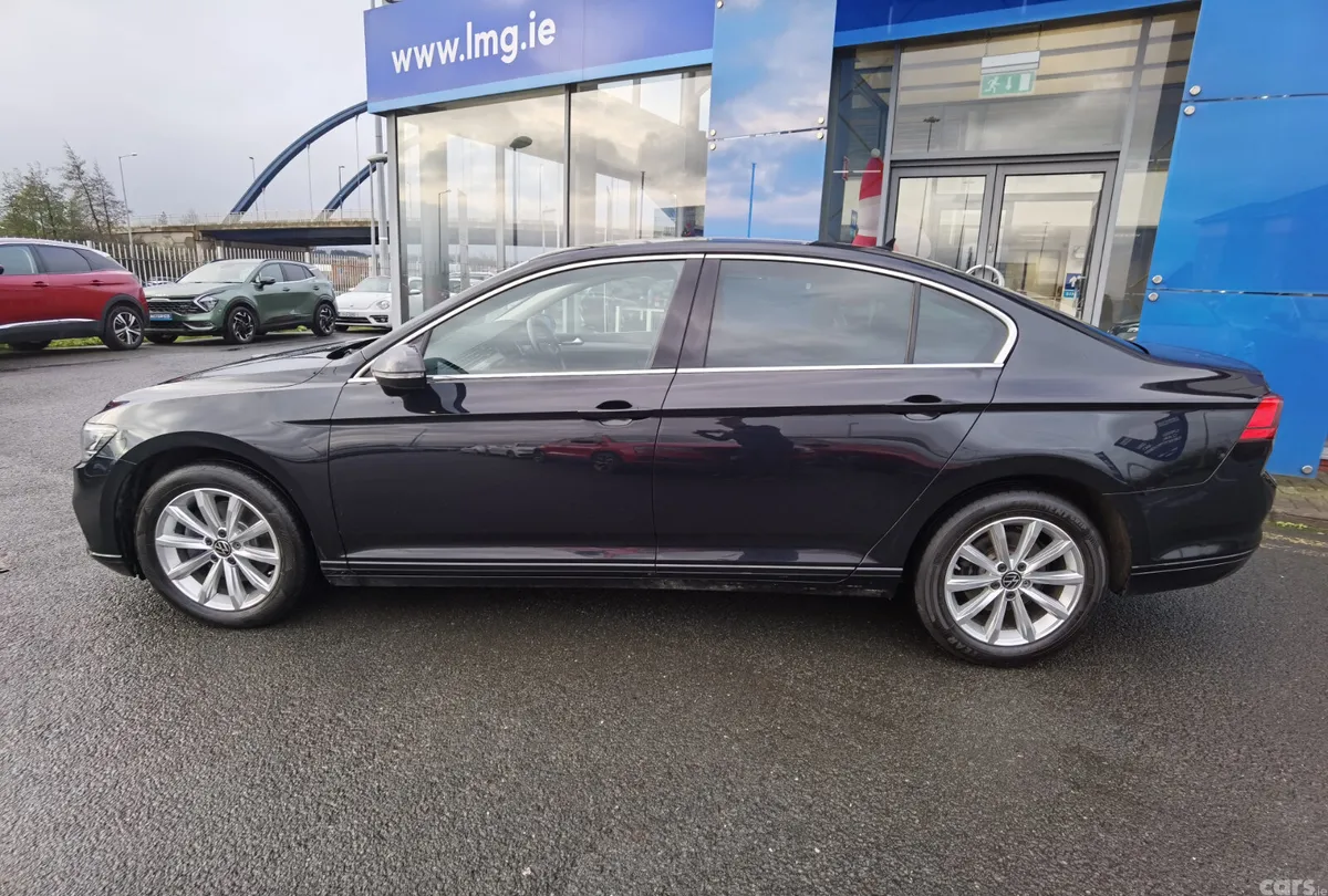 Volkswagen Passat Saloon, Diesel, 2022, Black