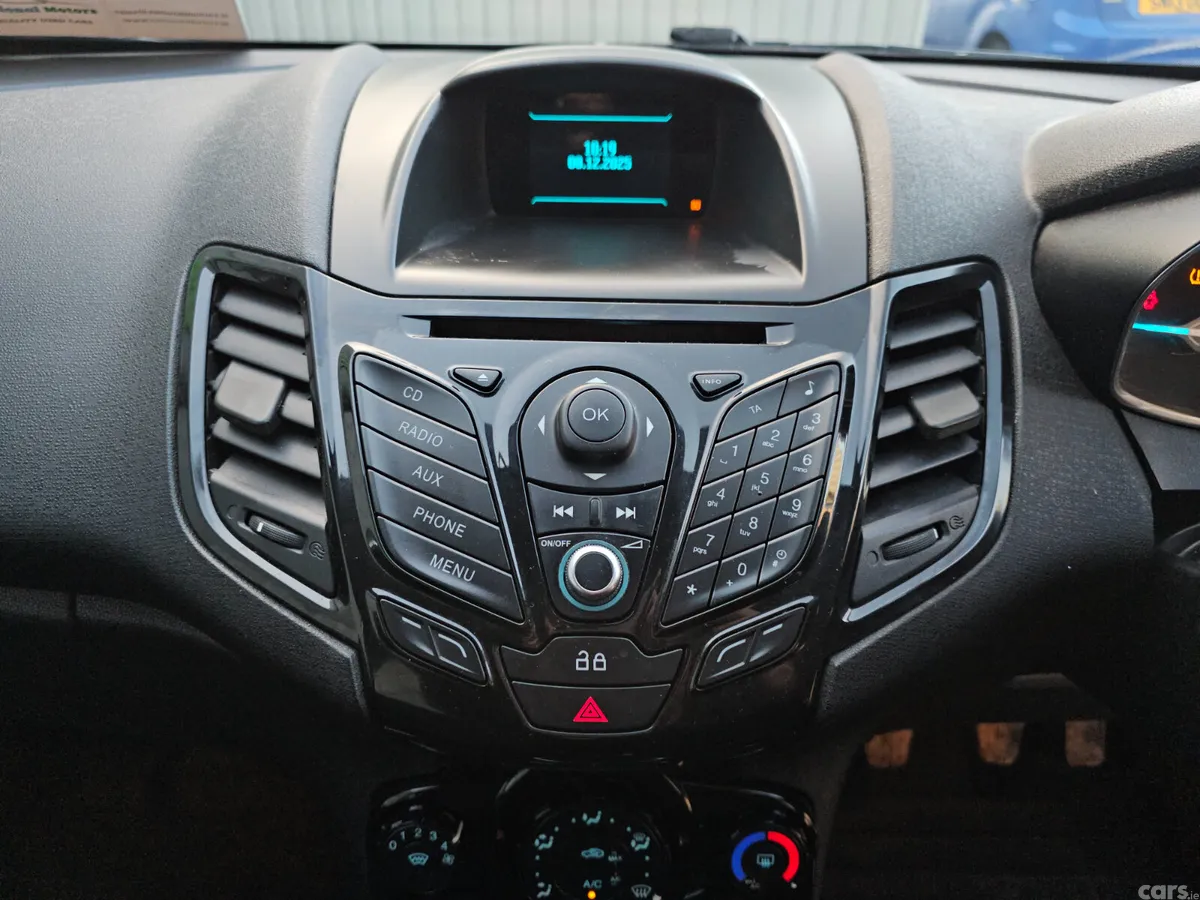 Ford Fiesta Hatchback, Petrol, 2014, White