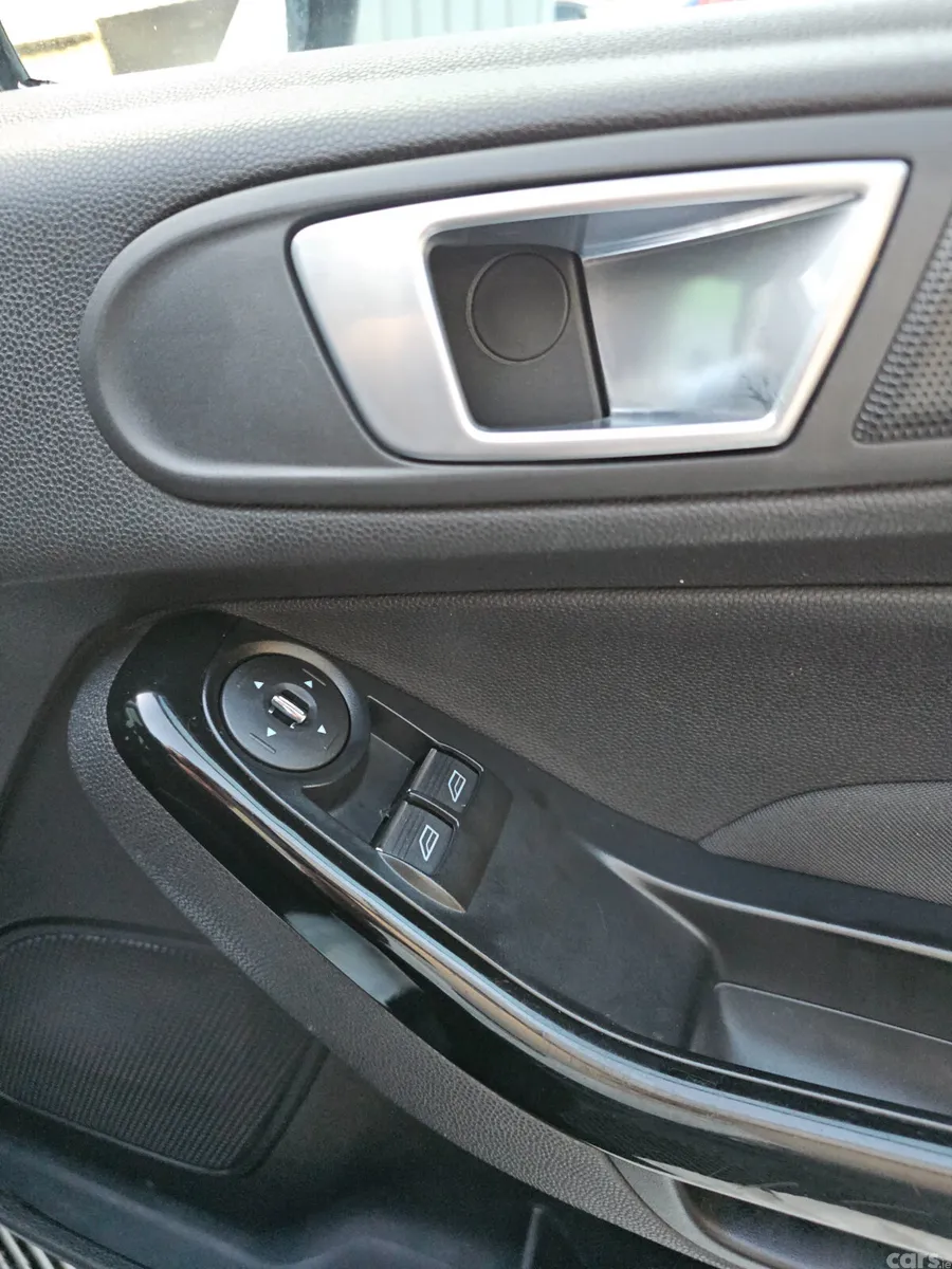 Ford Fiesta Hatchback, Petrol, 2014, White