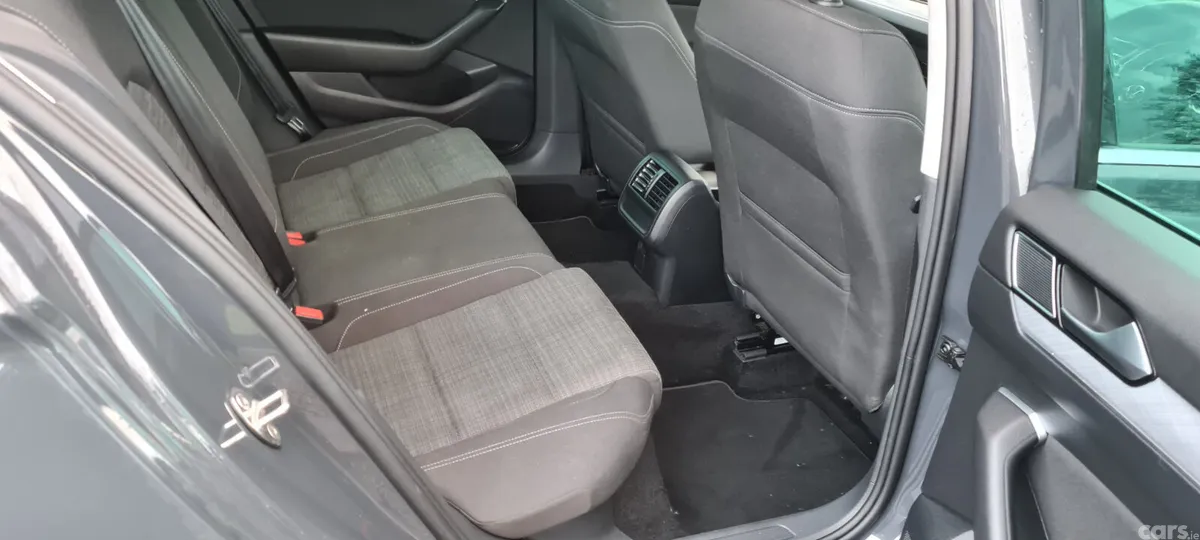 Volkswagen Passat Saloon, Diesel, 2020, Grey