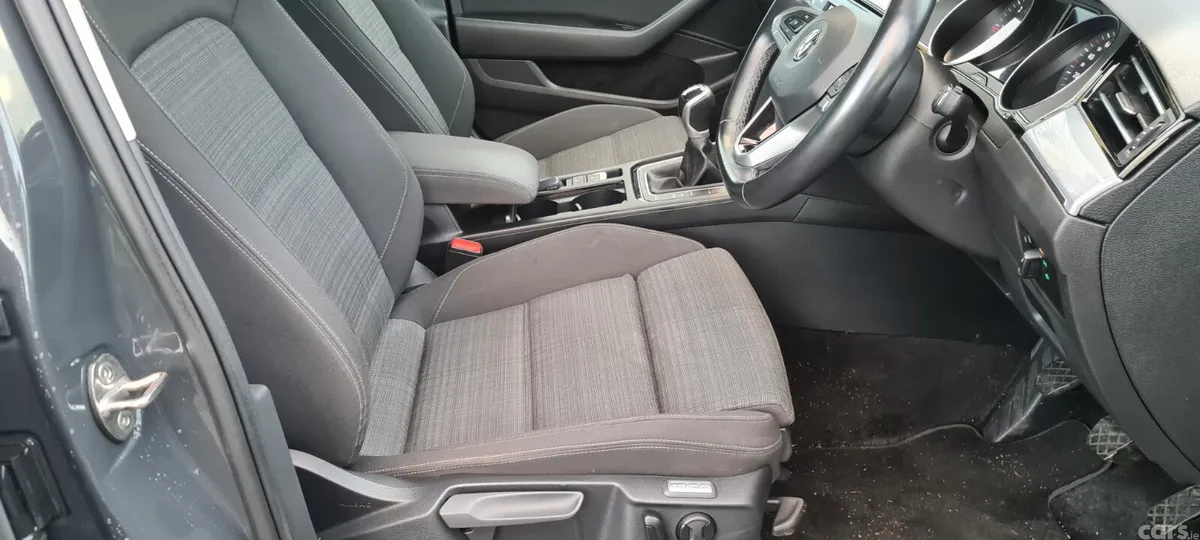 Volkswagen Passat Saloon, Diesel, 2020, Grey