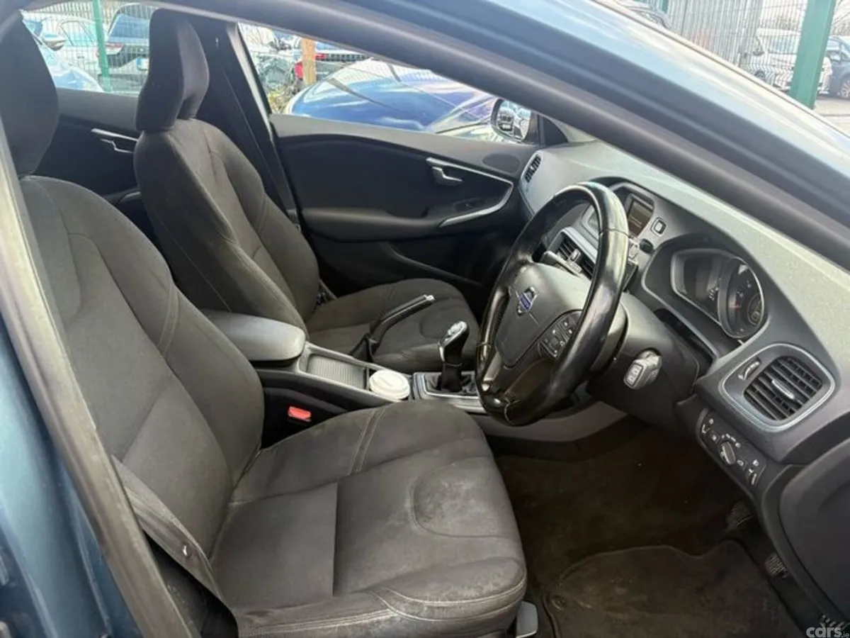 Volvo V40 Hatchback, Diesel, 2013, Blue